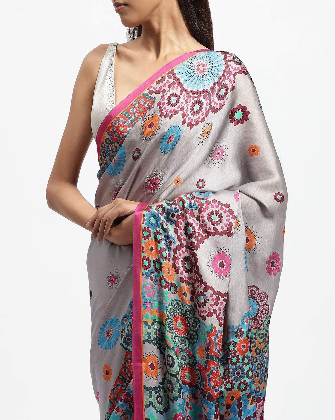 -1117Wx1400H-410480058-gry03-MODEL6