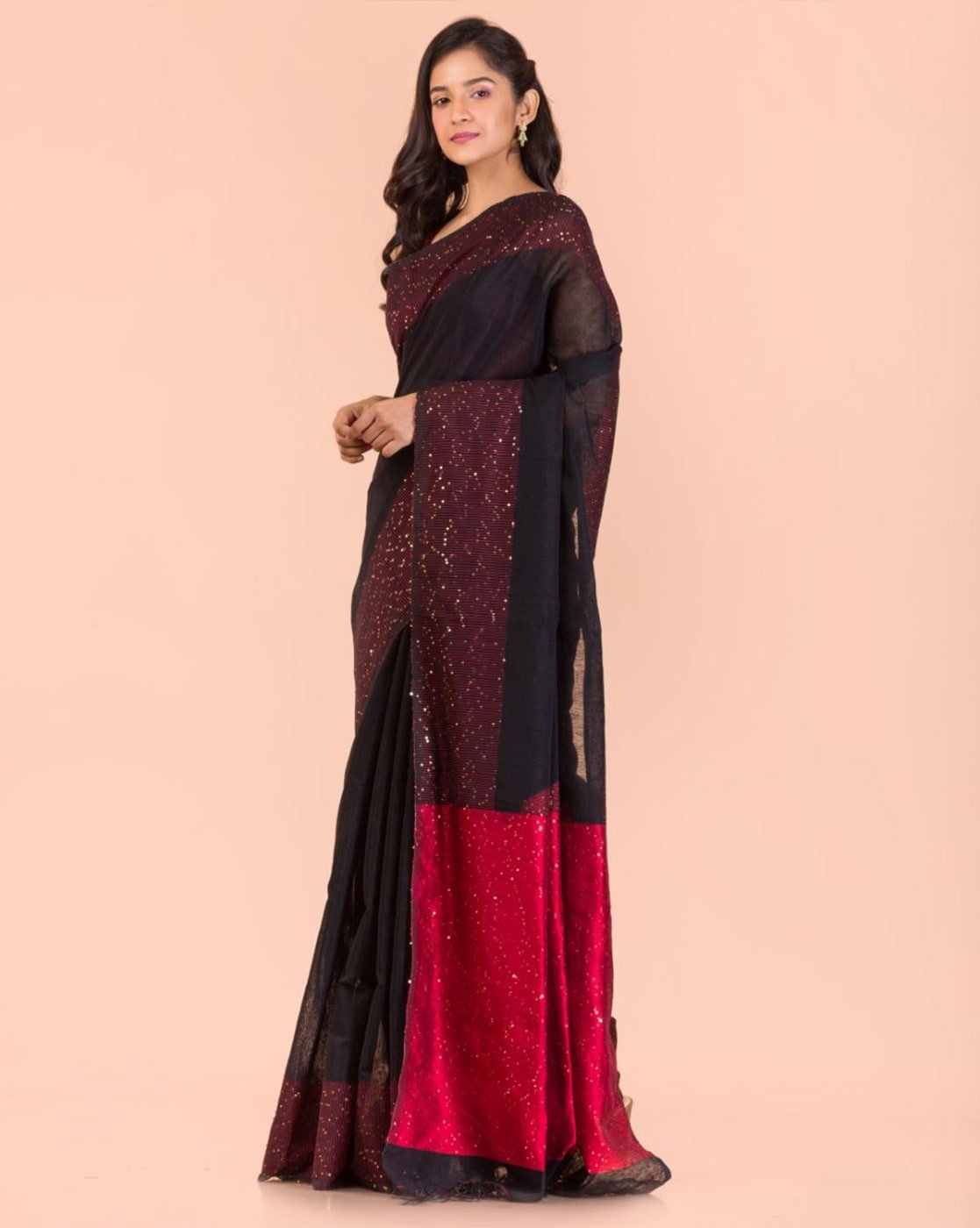 -1117Wx1400H-464097411-black-MODEL2