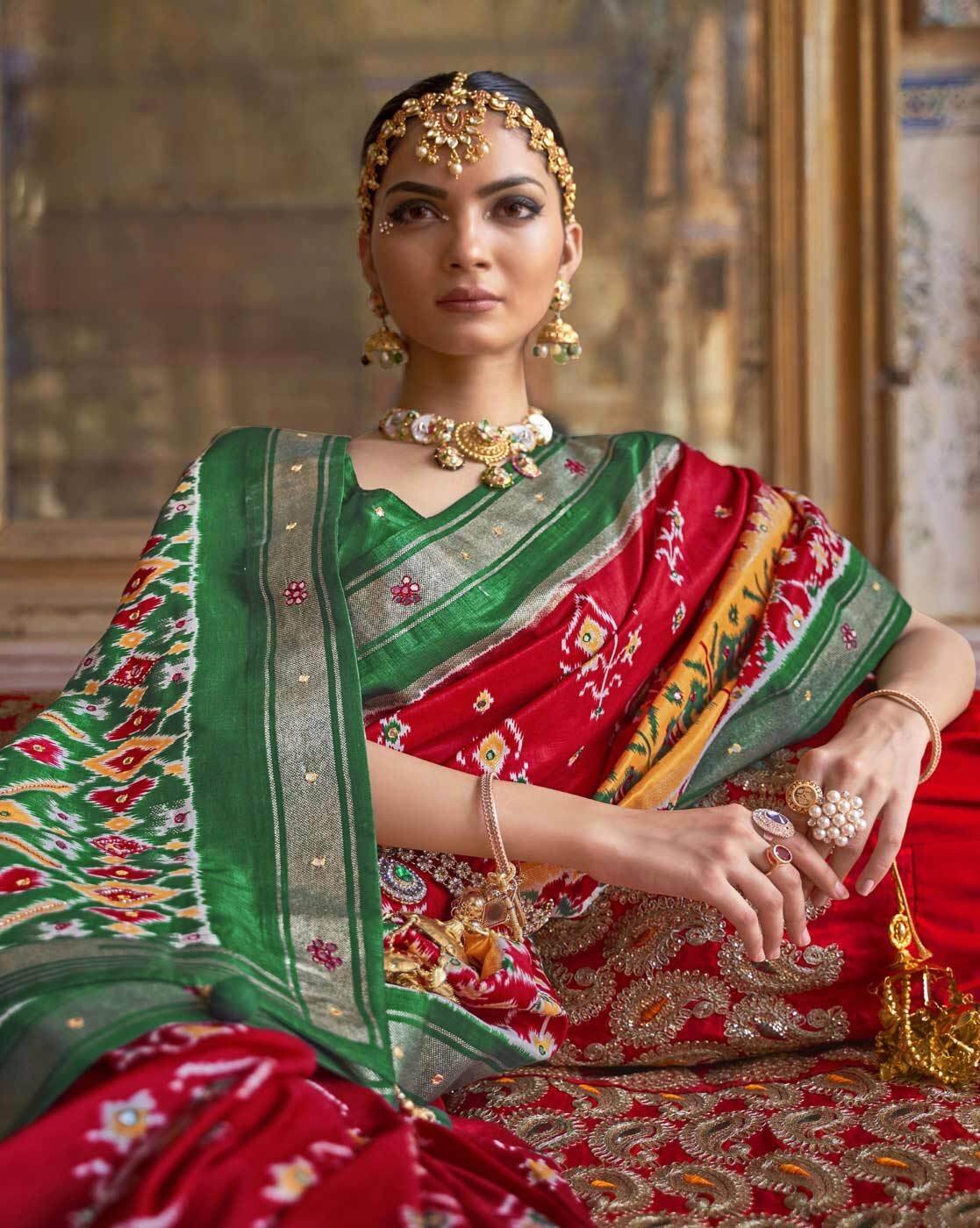 -1117Wx1400H-466337952-red-MODEL2