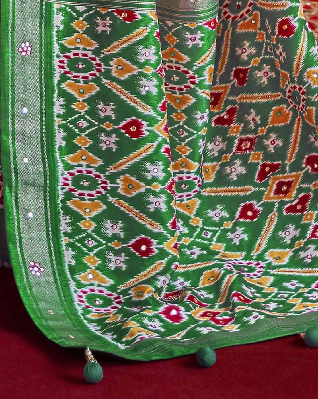 -1117Wx1400H-466337952-red-MODEL4